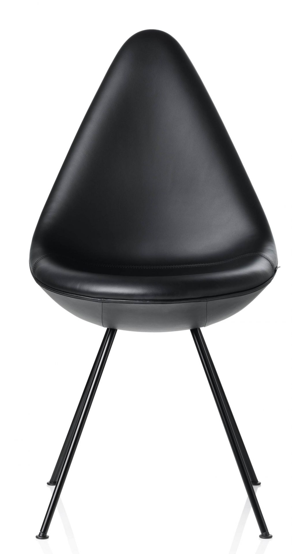 Schwarzer Drop Stuhl von Fritz Hansen mit Lederbezug und filigranem Stahlgestell. Designklassiker für modernes Wohnen.