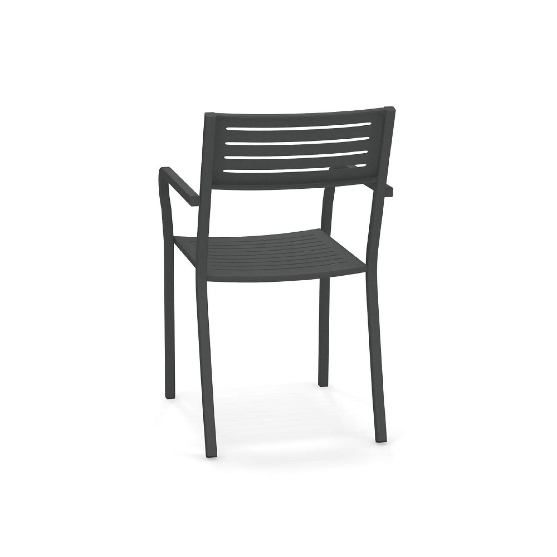 Rückansicht des grauen Segno Armchair Armlehnstuhls von Emu, ideal für Garten und Terrasse.