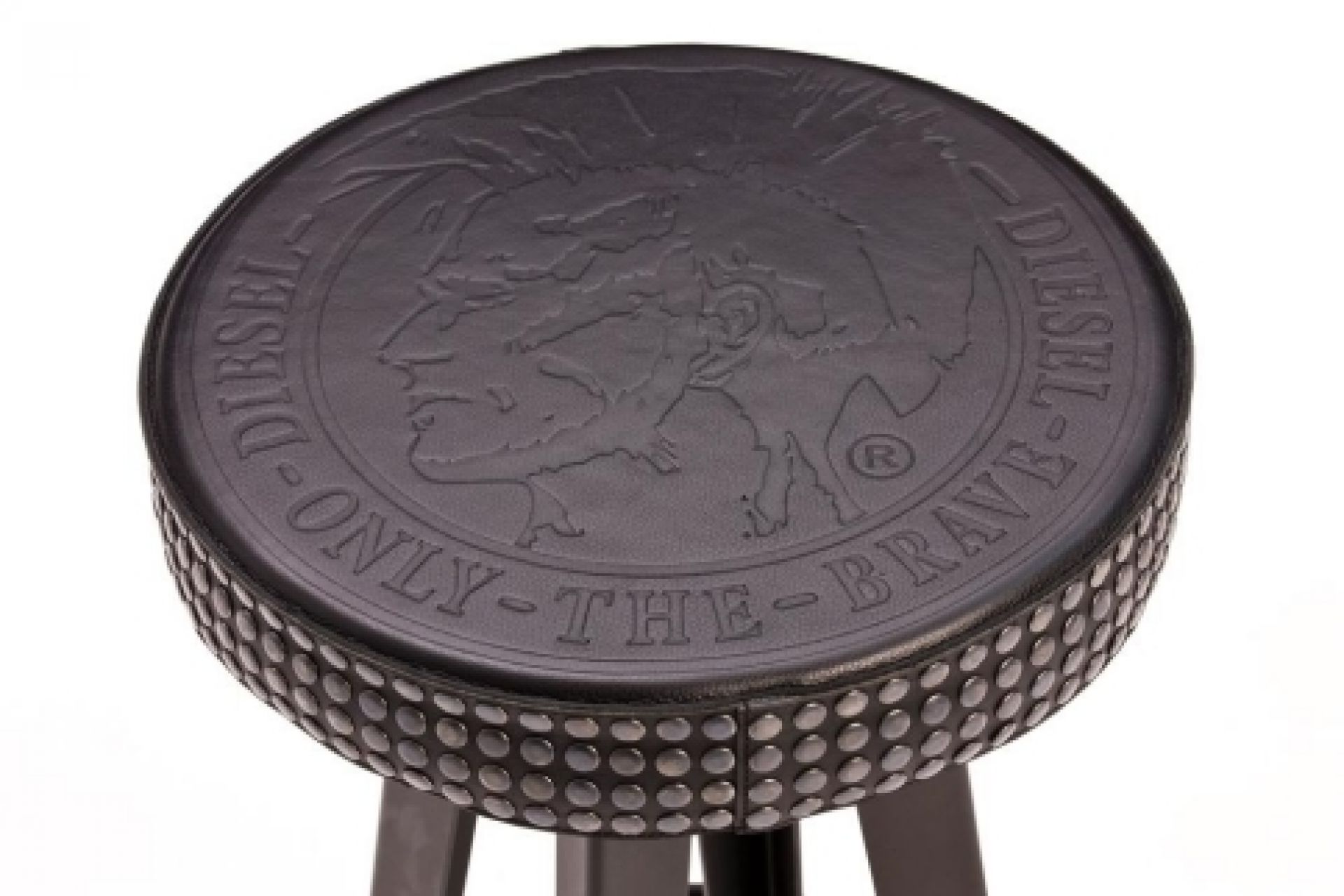 Schwarzer Bar Stud Hocker von Diesel Living by Moroso mit Nieten und Logo.