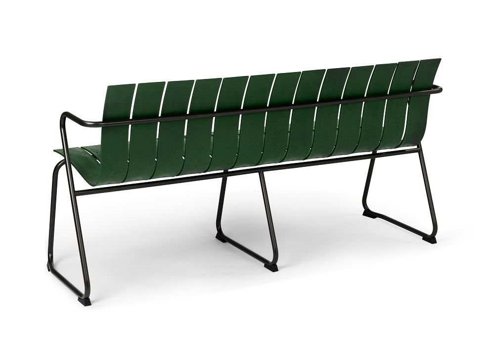 Grüne Ocean Bench Outdoor Bank von Mater OC2, Rückansicht mit schwarzem Metallgestell. Gartenmöbel für den Außenbereich.