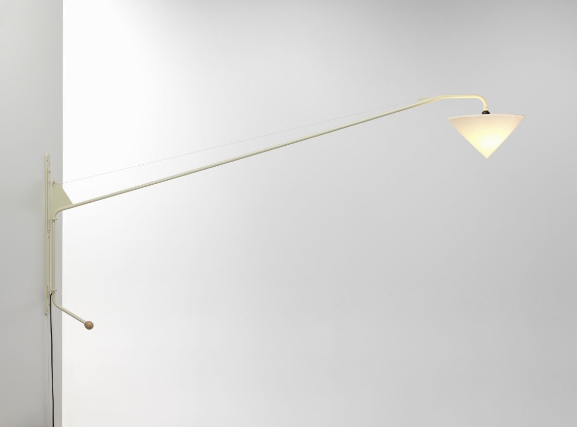 Vitra Potence Wandleuchte mit Abat-Jour Conique Lampenschirm, modernes Design, weiße Lampe.