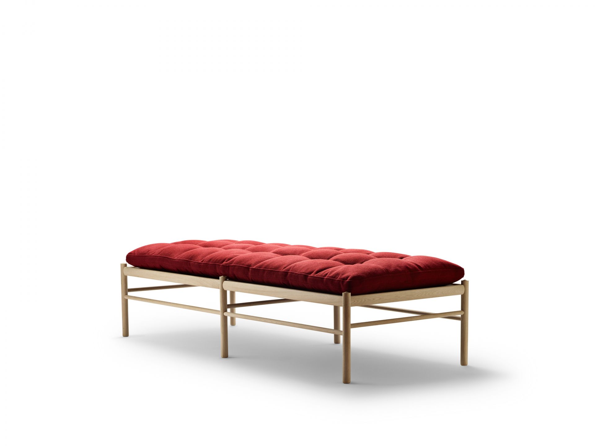 OW150 Daybed von Carl Hansen & Søn mit rotem Hallingdal65 Stoffbezug. Liege.