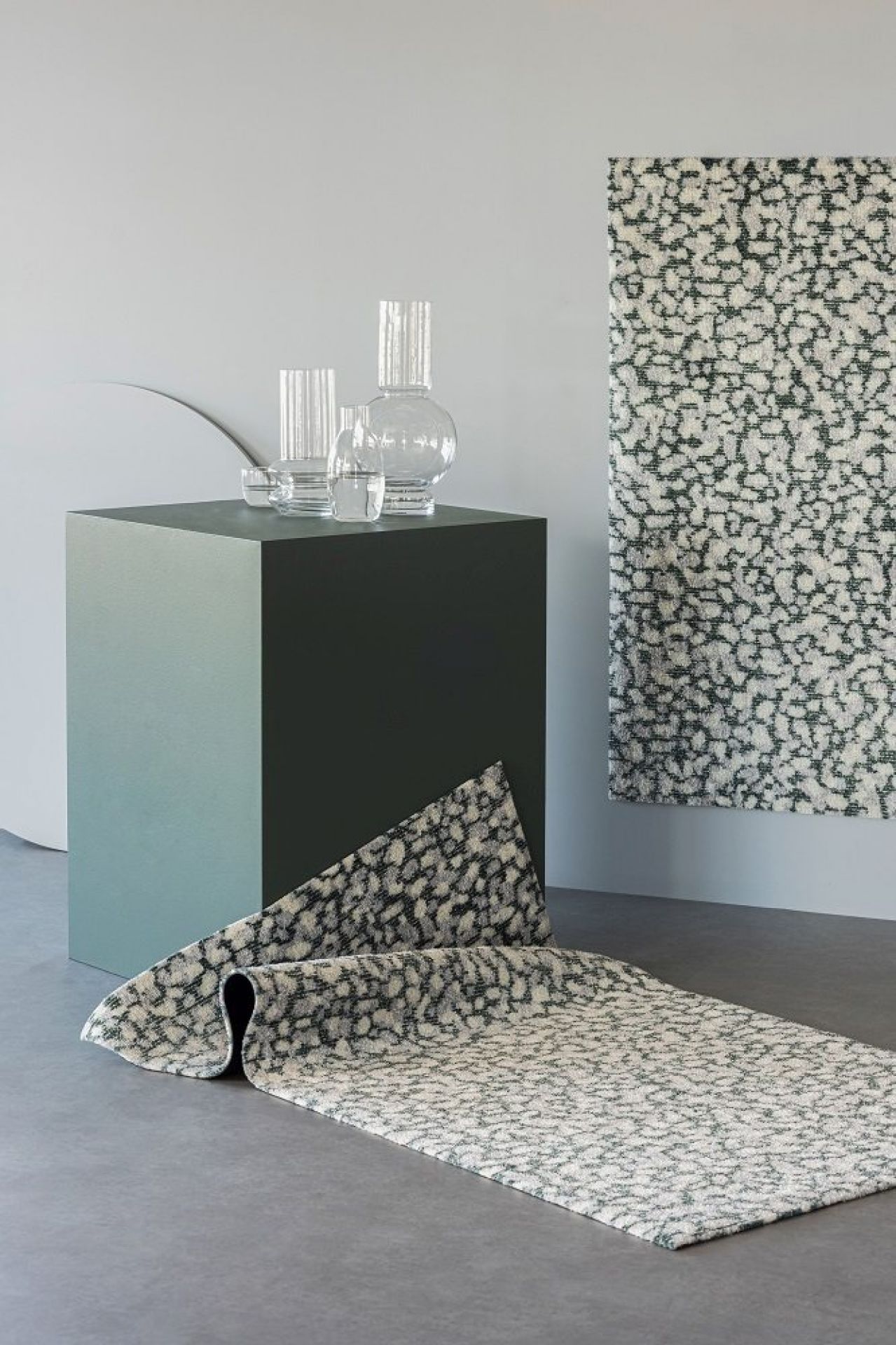 Nahaufnahme der Grain Granite Fußmatte von Heymat, eine moderne Indoor Fußmatte mit Muster.