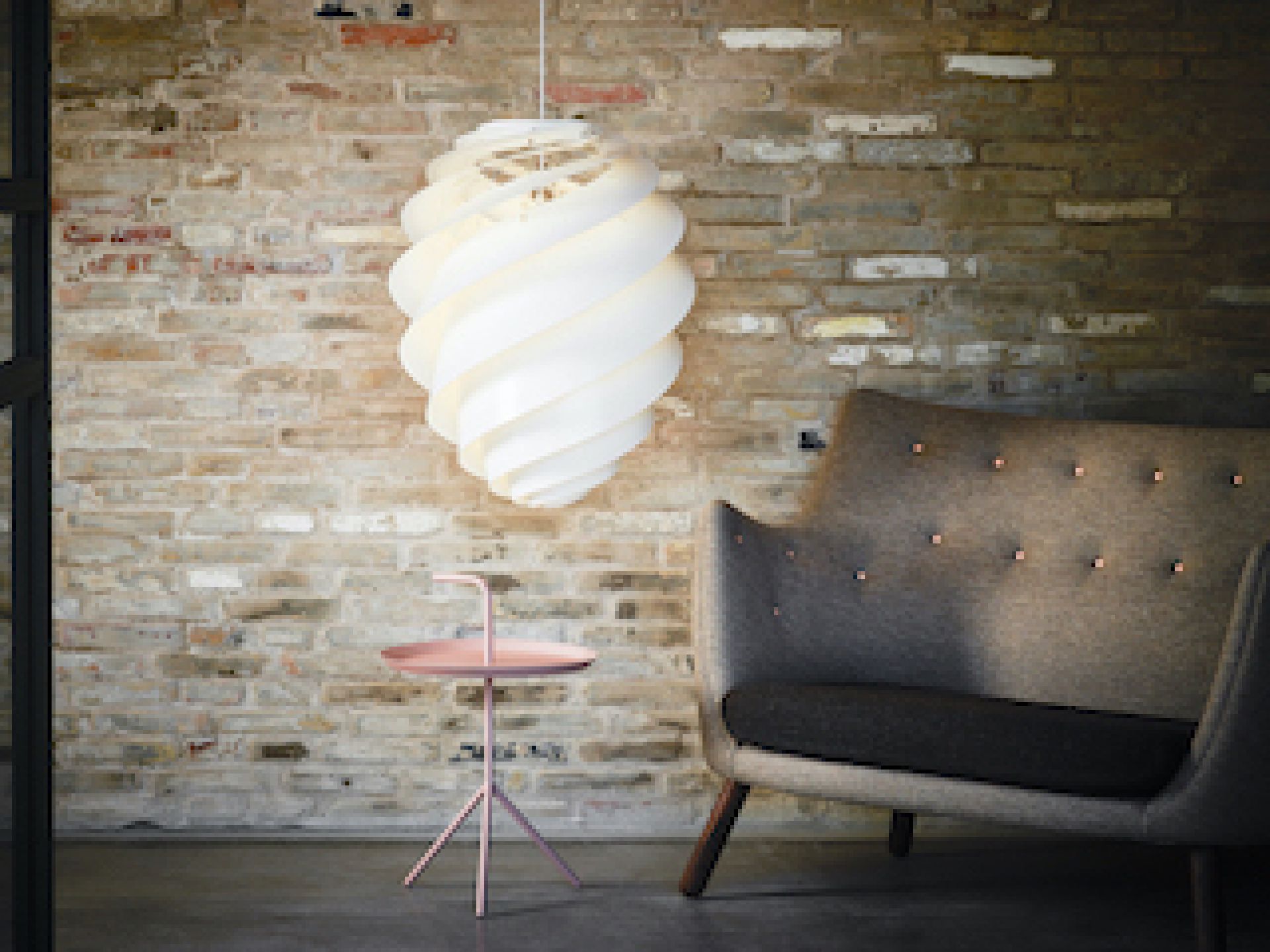 Weiße Swirl Pendelleuchte von Le Klint, Medium Größe. Design Hängeleuchte für Wohnzimmer und Esszimmer.