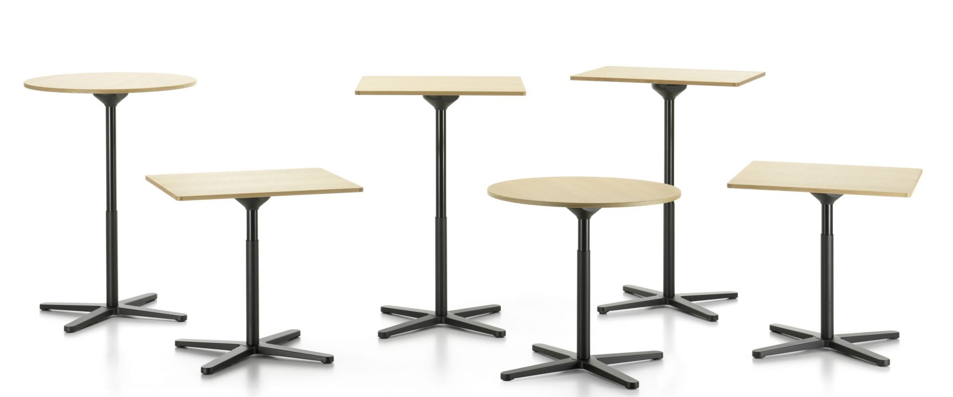 Vitra Super Fold Table: Mehrere quadratische und runde Stehtische mit hellem Holz und schwarzem Fuß.