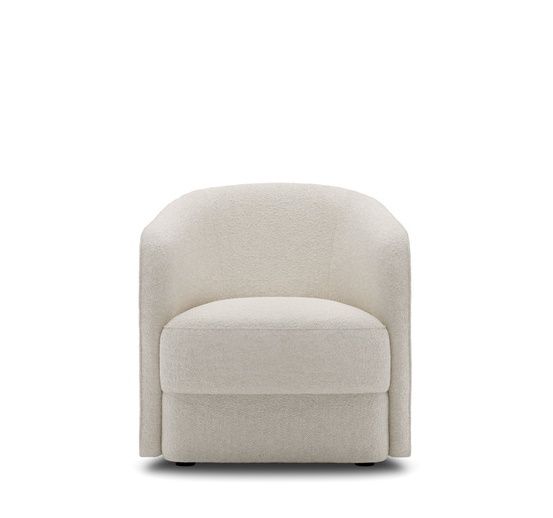 Beiger Covent Lounge Chair Sessel von New Works mit Bouclé-Bezug, Frontansicht. Moderner Sessel für Wohnzimmer.