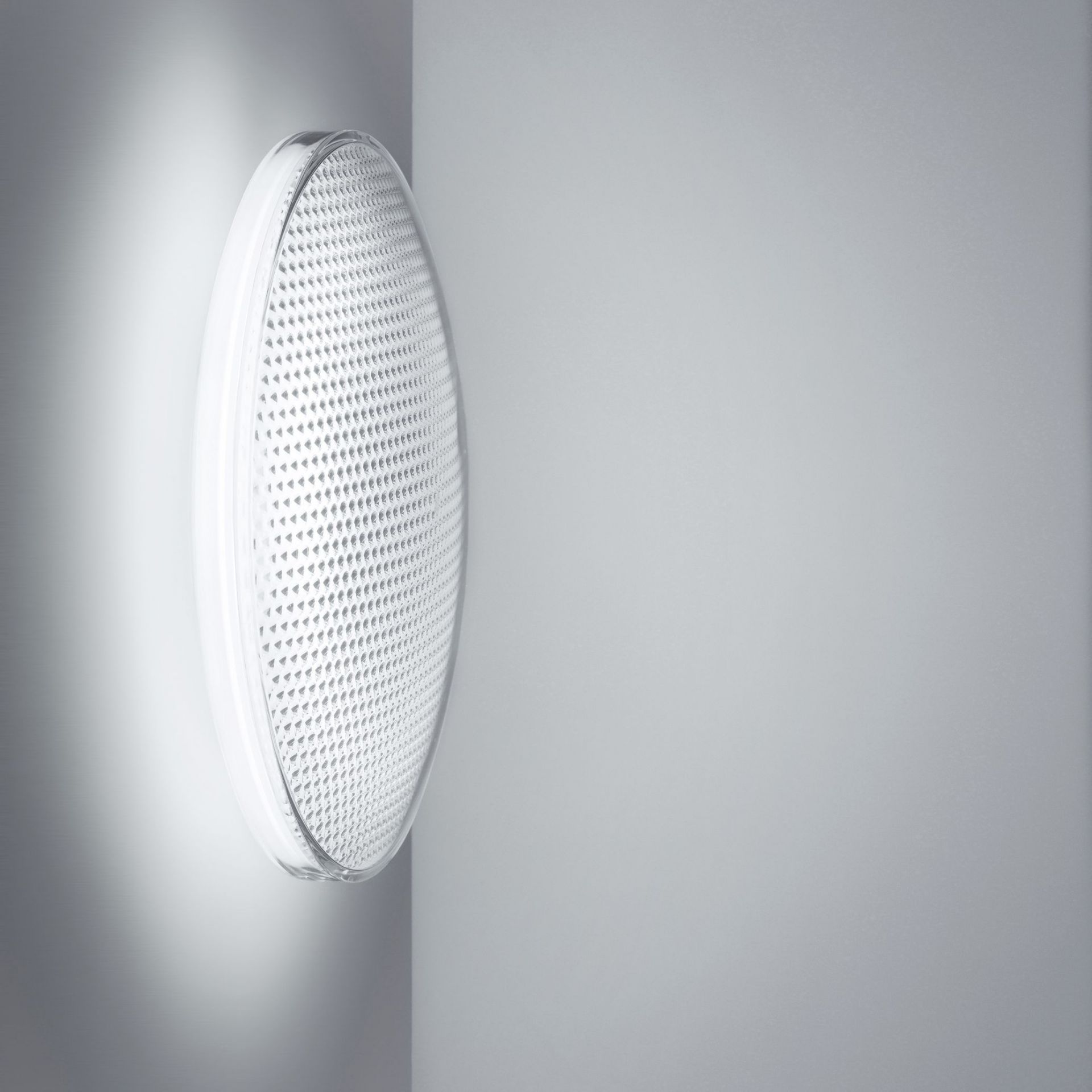 O-lite Wandleuchte: Runde Deckenlampe mit warmweißem Licht, modernes Design für Wohnraum und Büro.