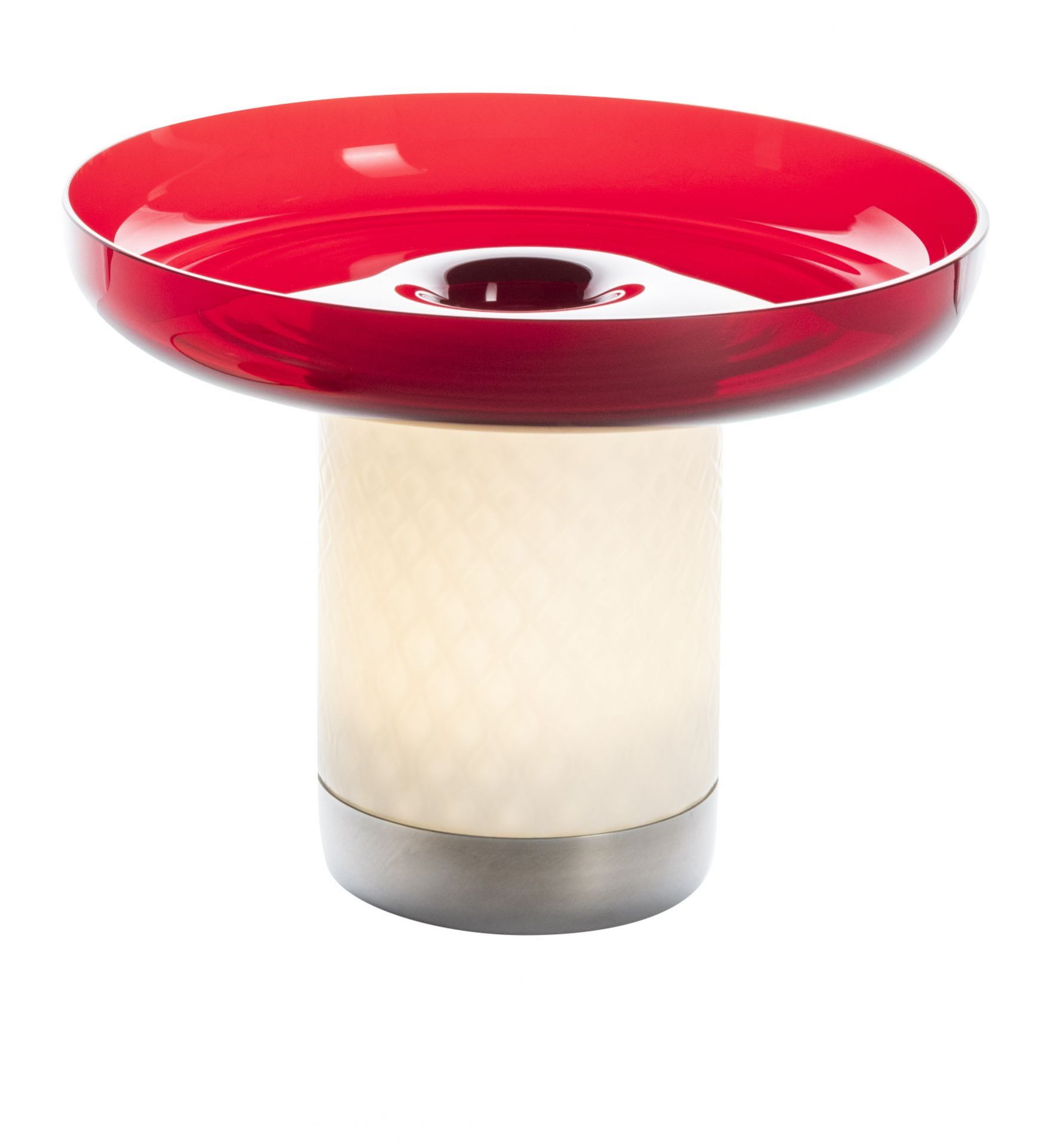 Bontà Akkuleuchte von Artemide mit roter Platte und warmweißem Licht.