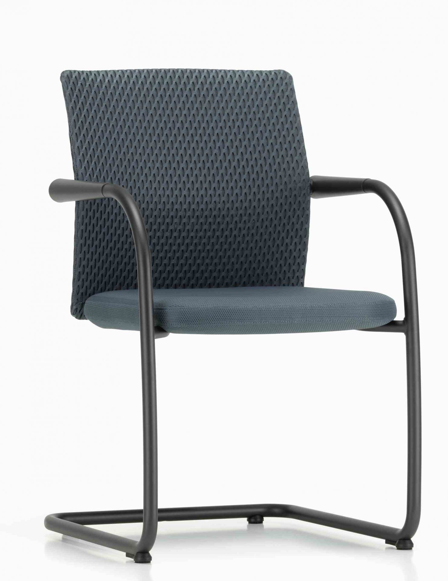 Grauer Vitra ID Visitor Mesh Freischwinger Bürostuhl mit Armlehnen und atmungsaktiver Netzbespannung.