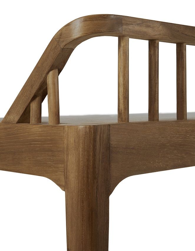 Detailansicht der Ethnicraft Teak Spindle Bank: Massivholz, natürliche Holzmaserung, hochwertige Verarbeitung.