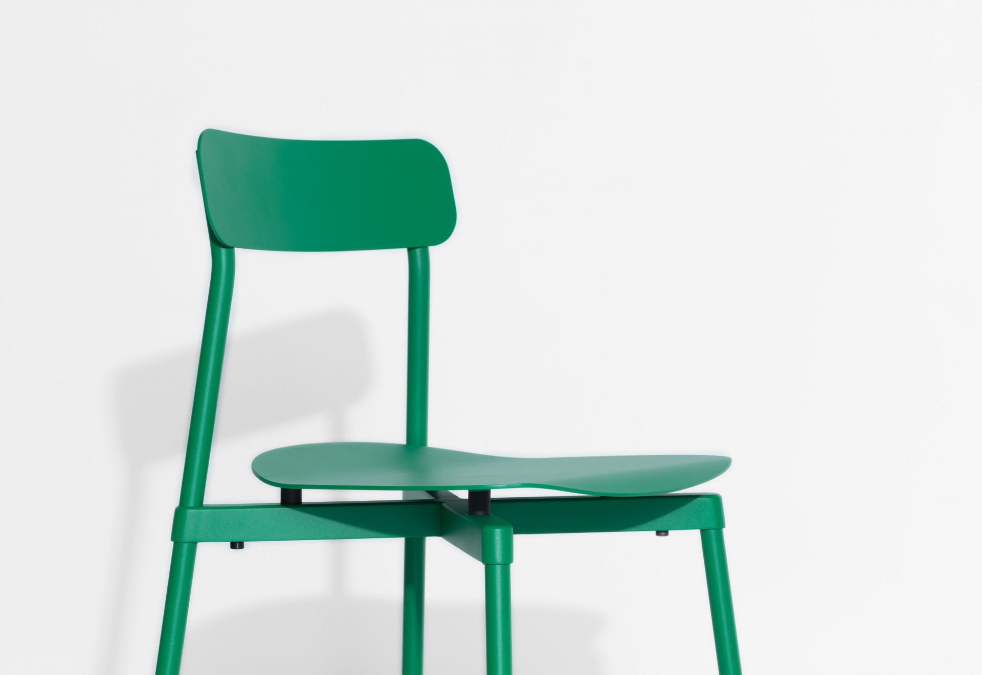 Mintgrüner Fromme Chair Stuhl von Petite Friture, moderner Designstuhl für Esszimmer und Wohnbereich.