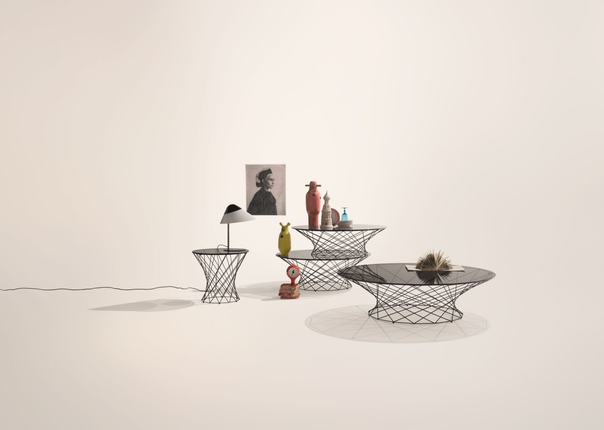 Oota Beistelltisch von Walter Knoll, QUICK SHIP, mit schwarzer Glasplatte und filigranem Drahtgestell.