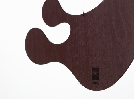 Detailansicht: Plywood Mobile von Vitra, LIMITED EDITION, braunes Holz, modernes Design.