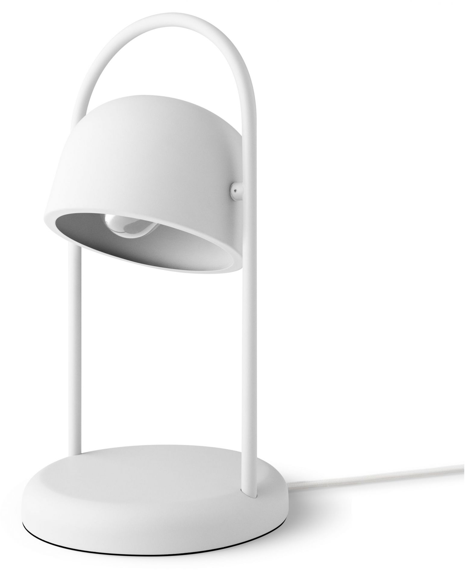 Weiße Quay Stehleuchte von Eva Solo mit rundem Fuß und Lampenschirm. Design Lampe.