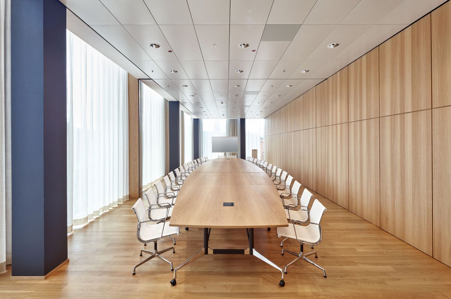 Aluminium Chair EA 103 / EA103 Stuhl Vitra