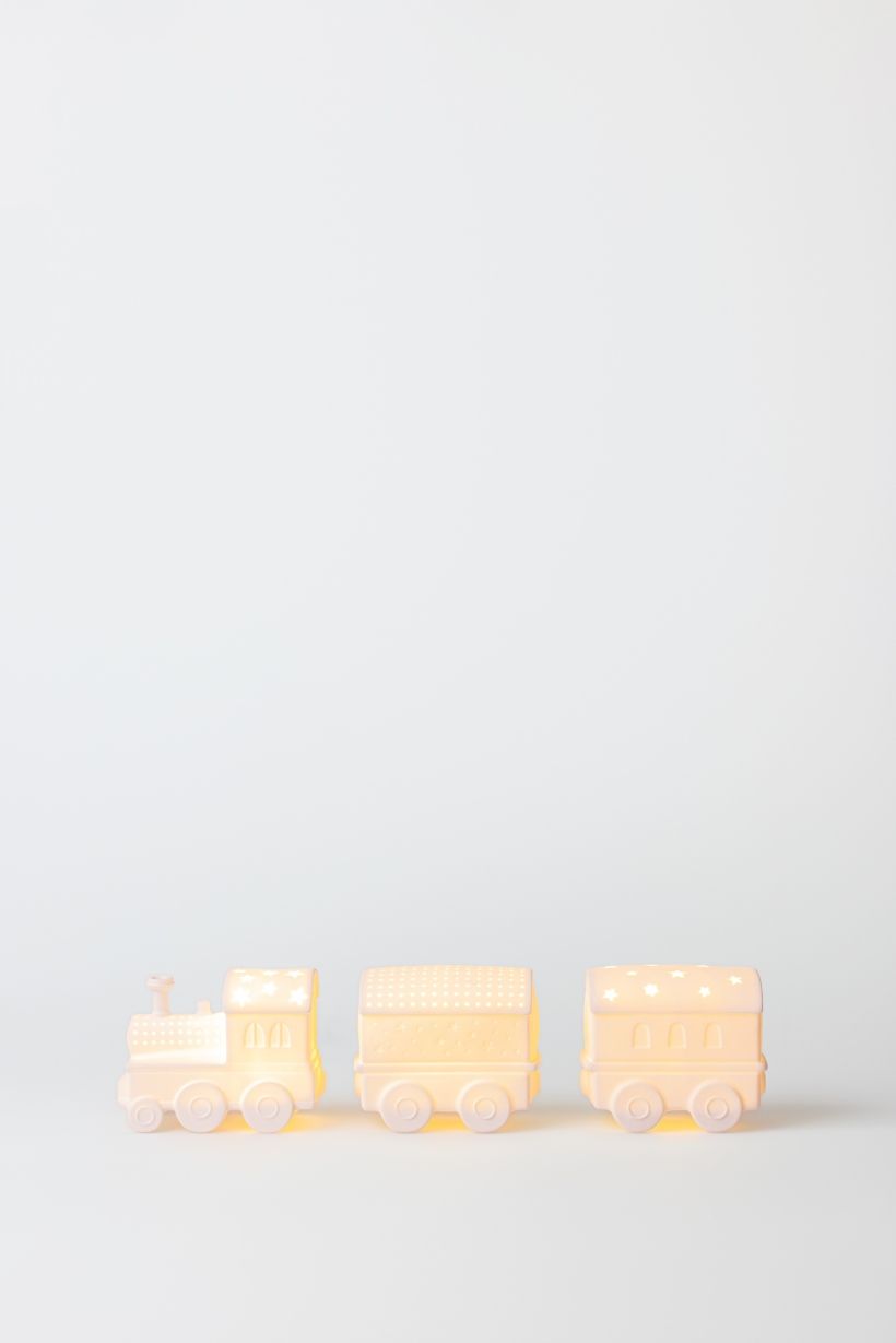 LED Lichtzug Set: Dekorativer Zug mit Rädern, beleuchtet, für Kinderzimmer und als Weihnachtsdeko.