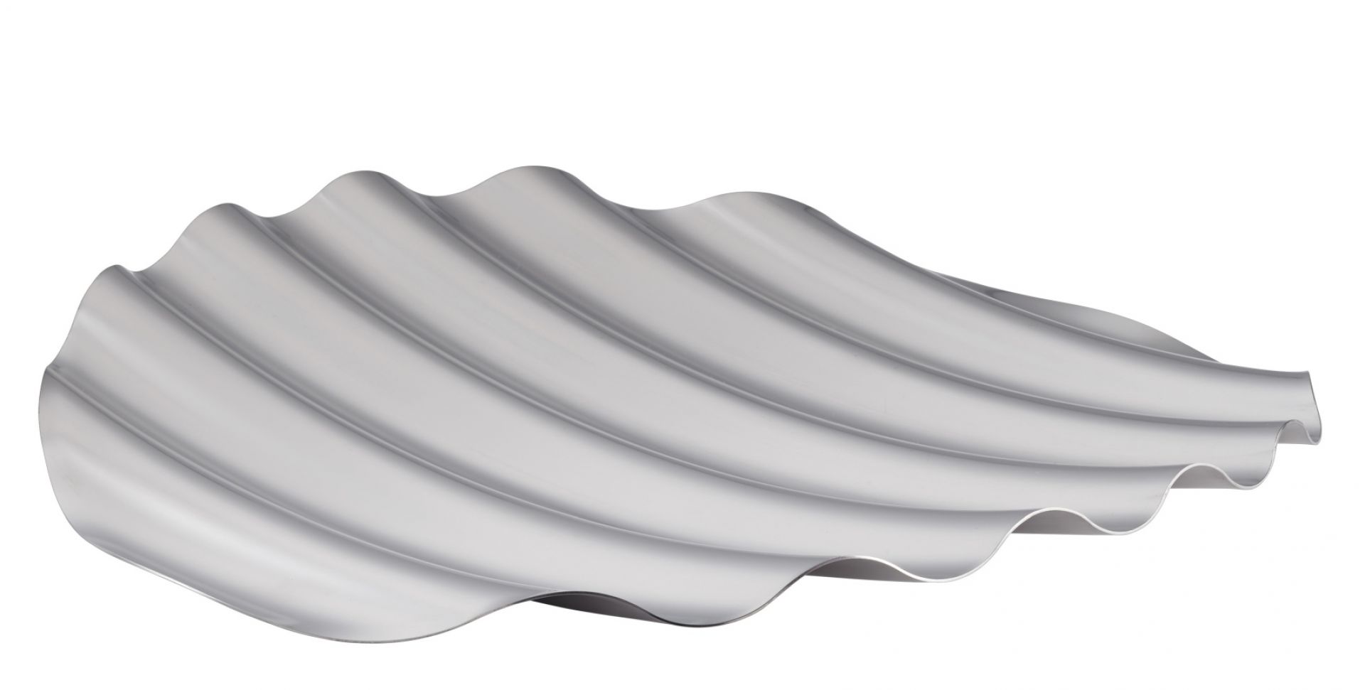 Nahaufnahme der silbernen Wave Tray Schale von Muuto, eine moderne Dekoschale für Wohnaccessoires.