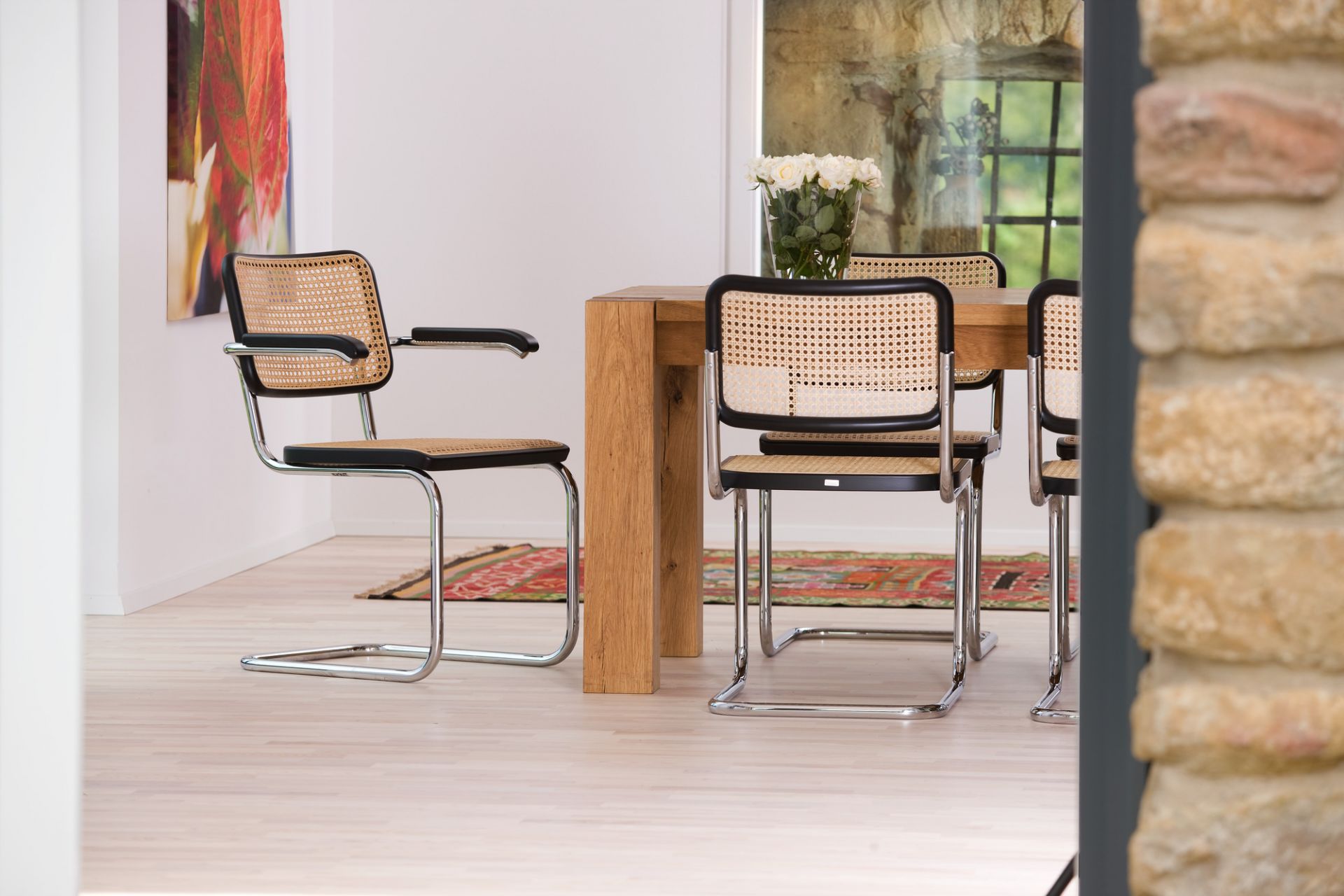 S 64 V Freischwinger Stuhl von Thonet, Stahlrohr, schwarz und Chrom, mit Wiener Geflecht.