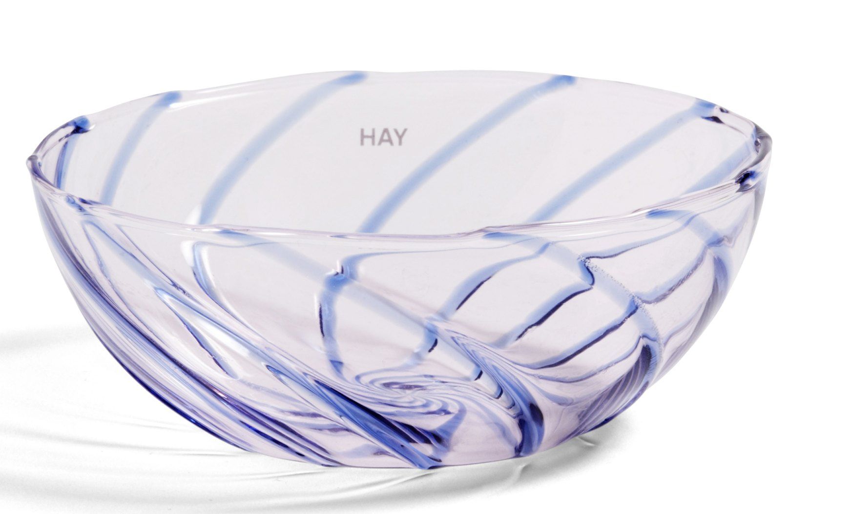 HAY Spin Bowl Schüssel, hellrosa Glas mit blauen Streifen, dekorative Glasschale für Obst oder Salate.