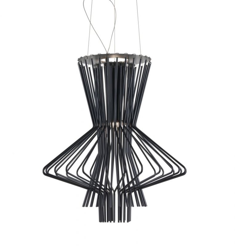 Schwarze Allegro Ritmico Deckenleuchte von Foscarini mit modernem Design und filigranen Metallstäben.