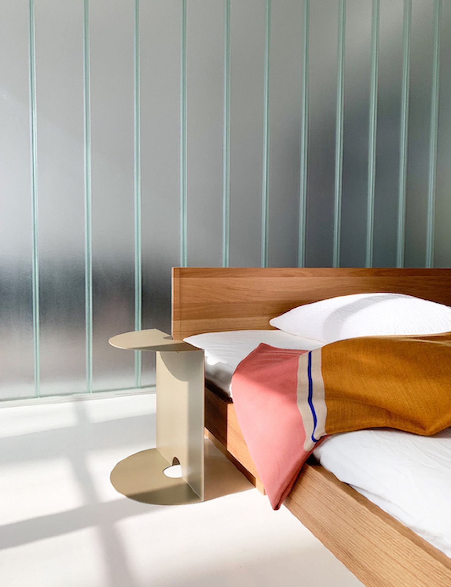 ZIANS Bett Large mit Kopfteil, Beine geteilt OUT