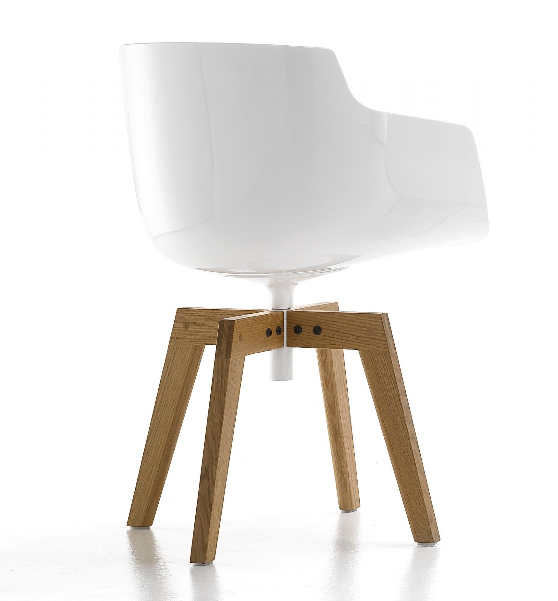 Weißer Flow Slim Armlehnenstuhl mit Eichenholzgestell von MDF Italia, moderner Designstuhl für Esszimmer und Büro.