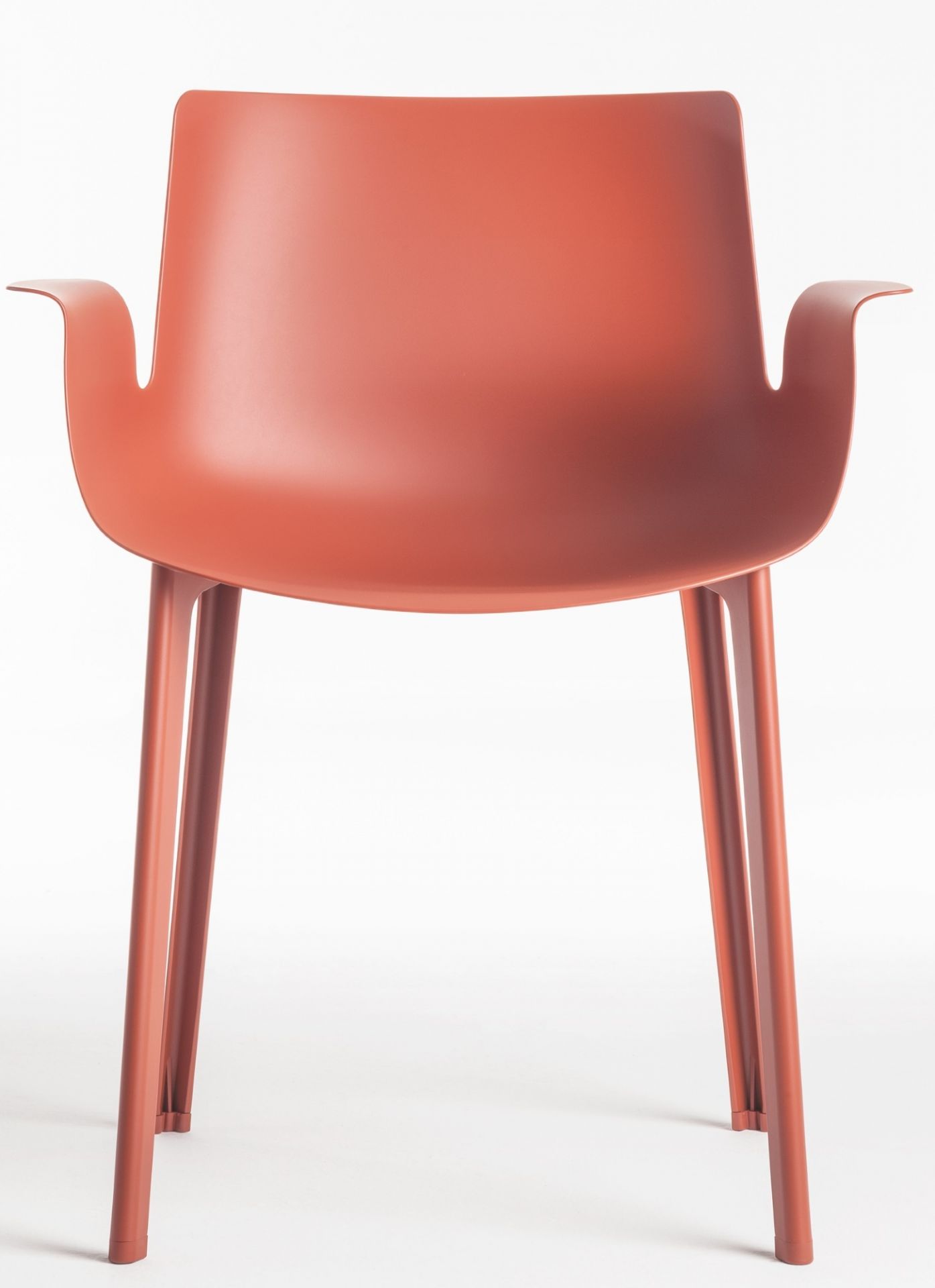 Senffarbener Piuma Stuhl von Kartell, moderner Designstuhl mit Armlehnen für Esszimmer und Wohnbereich.