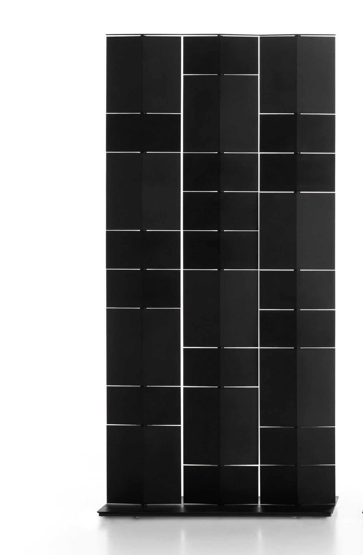 Schwarzer Divide It Raumteiler mit drei Modulen von MDF Italia, modernes Design.