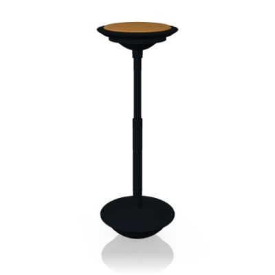 Wilkhahn Stitz Stehhilfe mit schwarzem Gestell und braunem Sitzbezug für ergonomisches Sitzen.