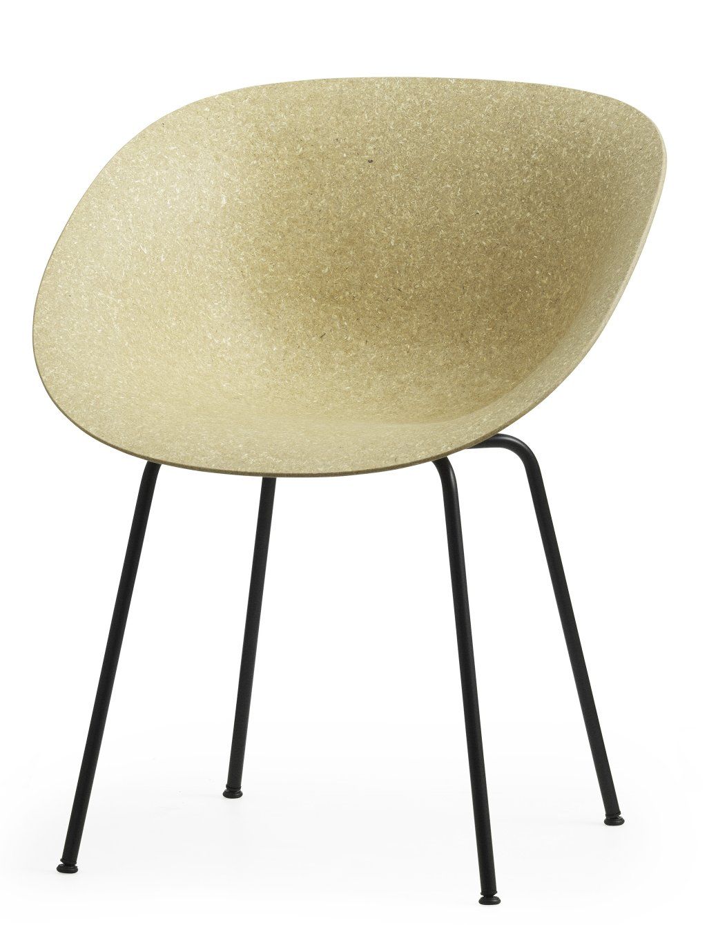 Normann Copenhagen Mat Armchair: Moderner Stuhl mit beiger Sitzschale und schwarzem Stahlgestell. Design Sitzmöbel für Wohnzimmer.