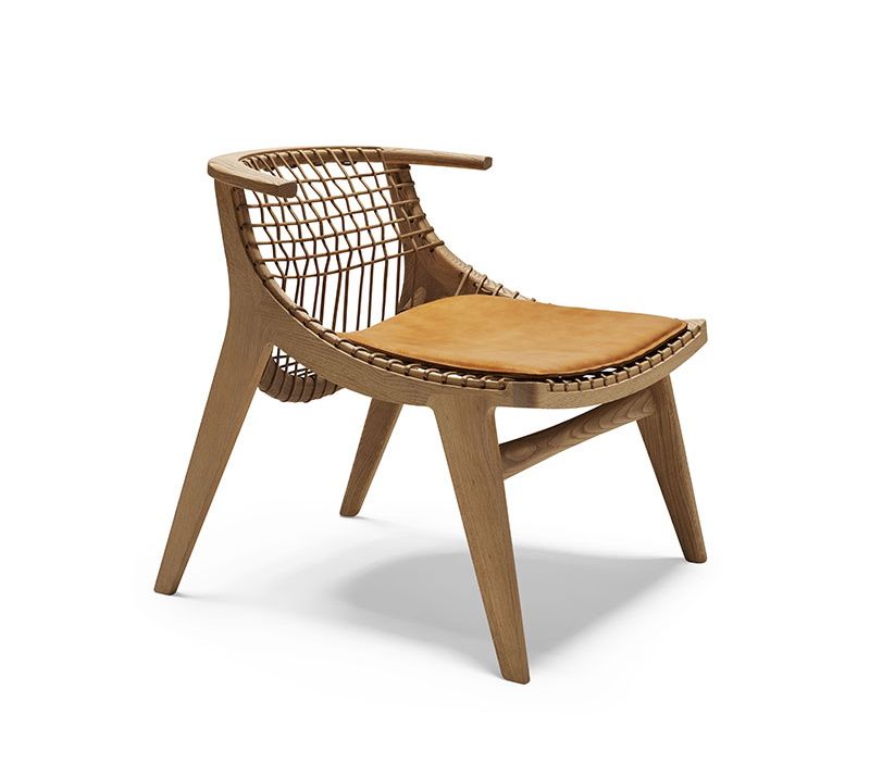 Klismos Lounge Sessel: Holzstuhl mit Lederkissen und geflochtener Rückenlehne für Wohnzimmer und Büro.