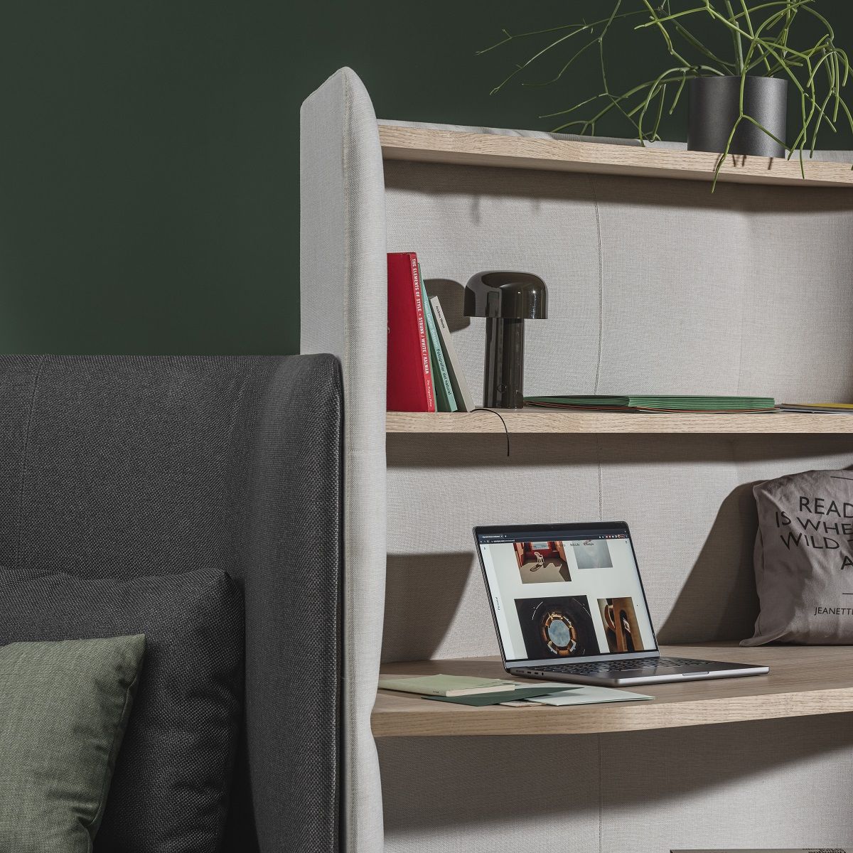 In Out Office BU2250 / BU2251 Loungesessel mit Panel Andreu World