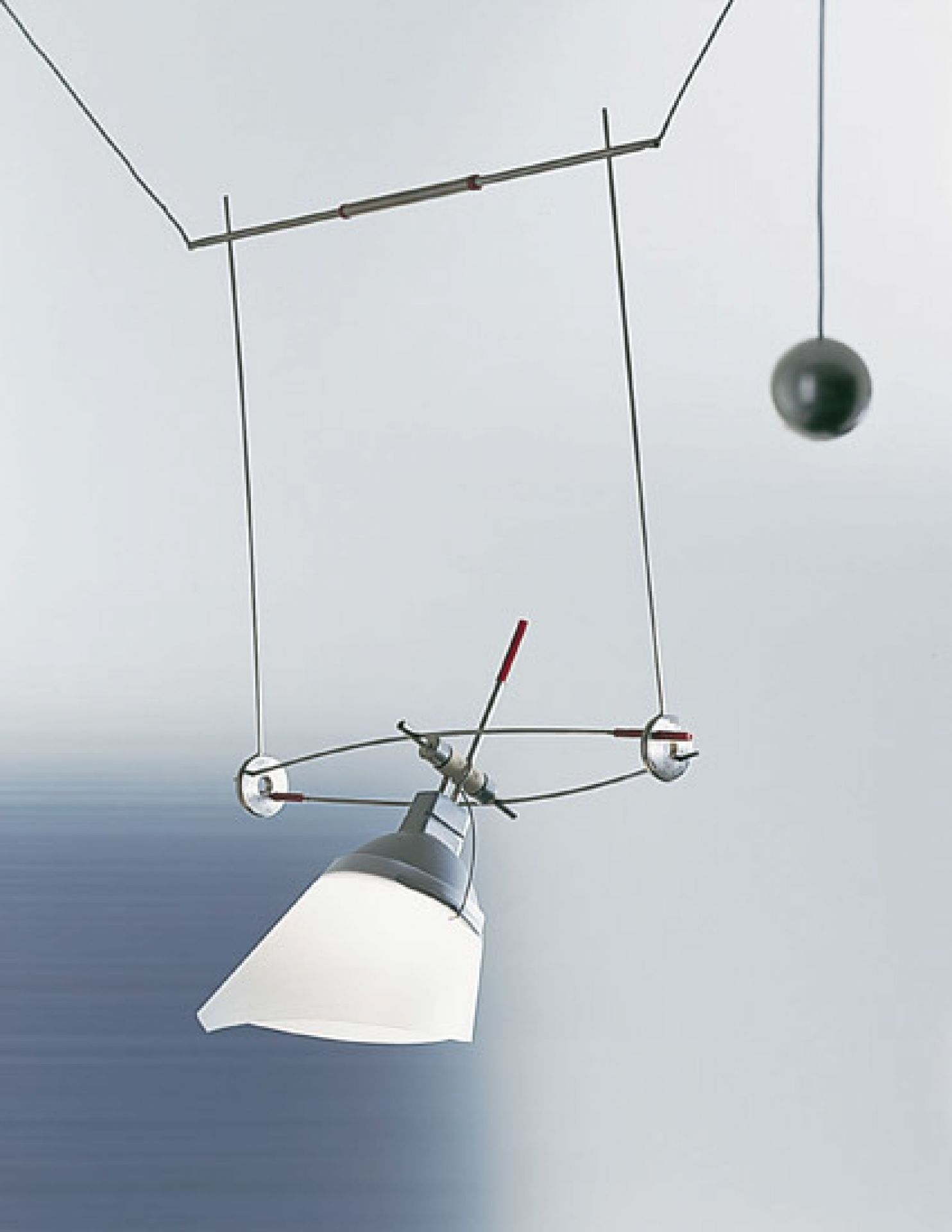 YAYAHO Element 77 Lampe von Ingo Maurer mit naturfarbener Blende, modernes Design für Wohnraumbeleuchtung.
