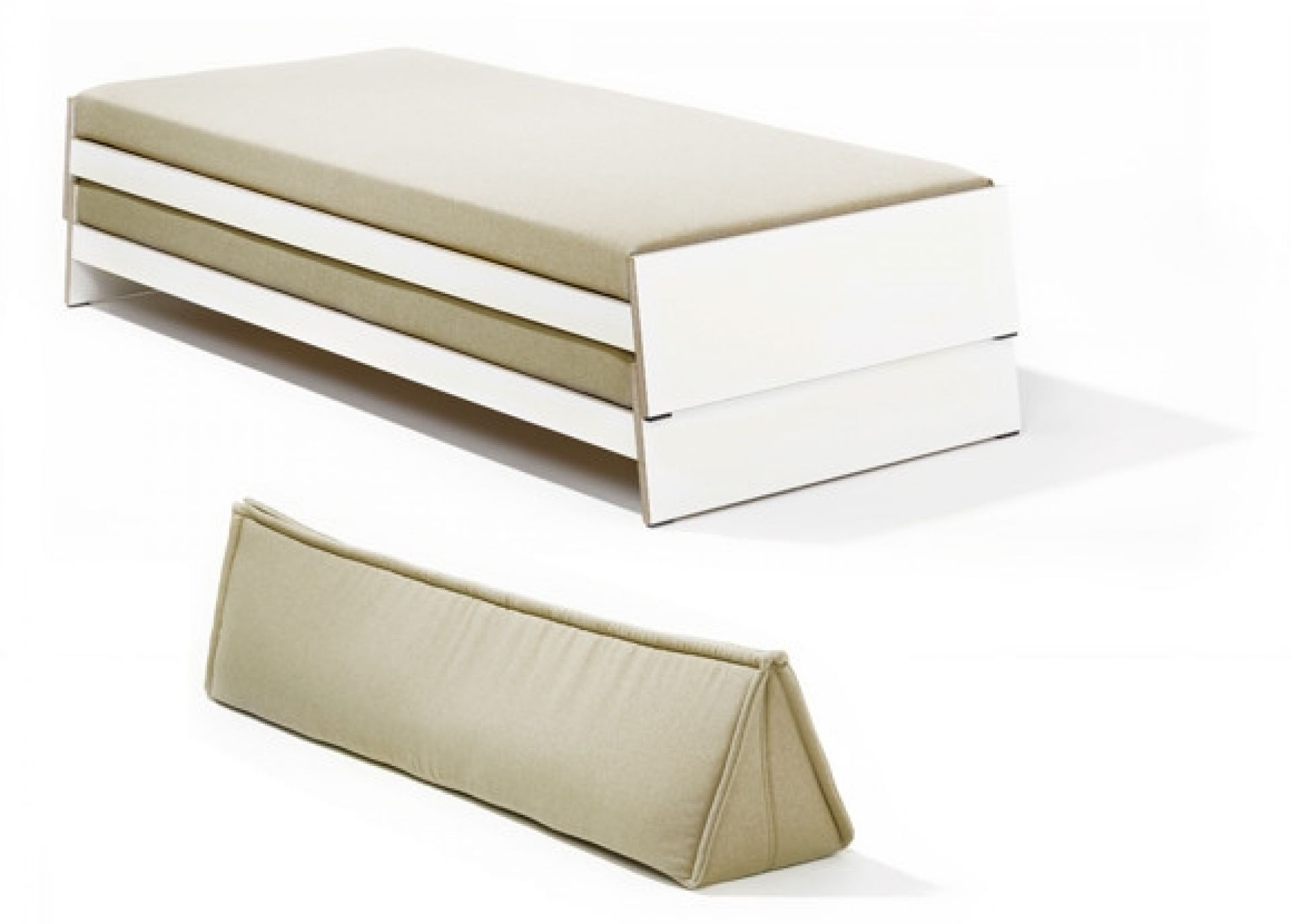 Matratze für Lönneberga Stapelbett von Richard Lampert, beige Matratze und Kissen für Kinderbett.
