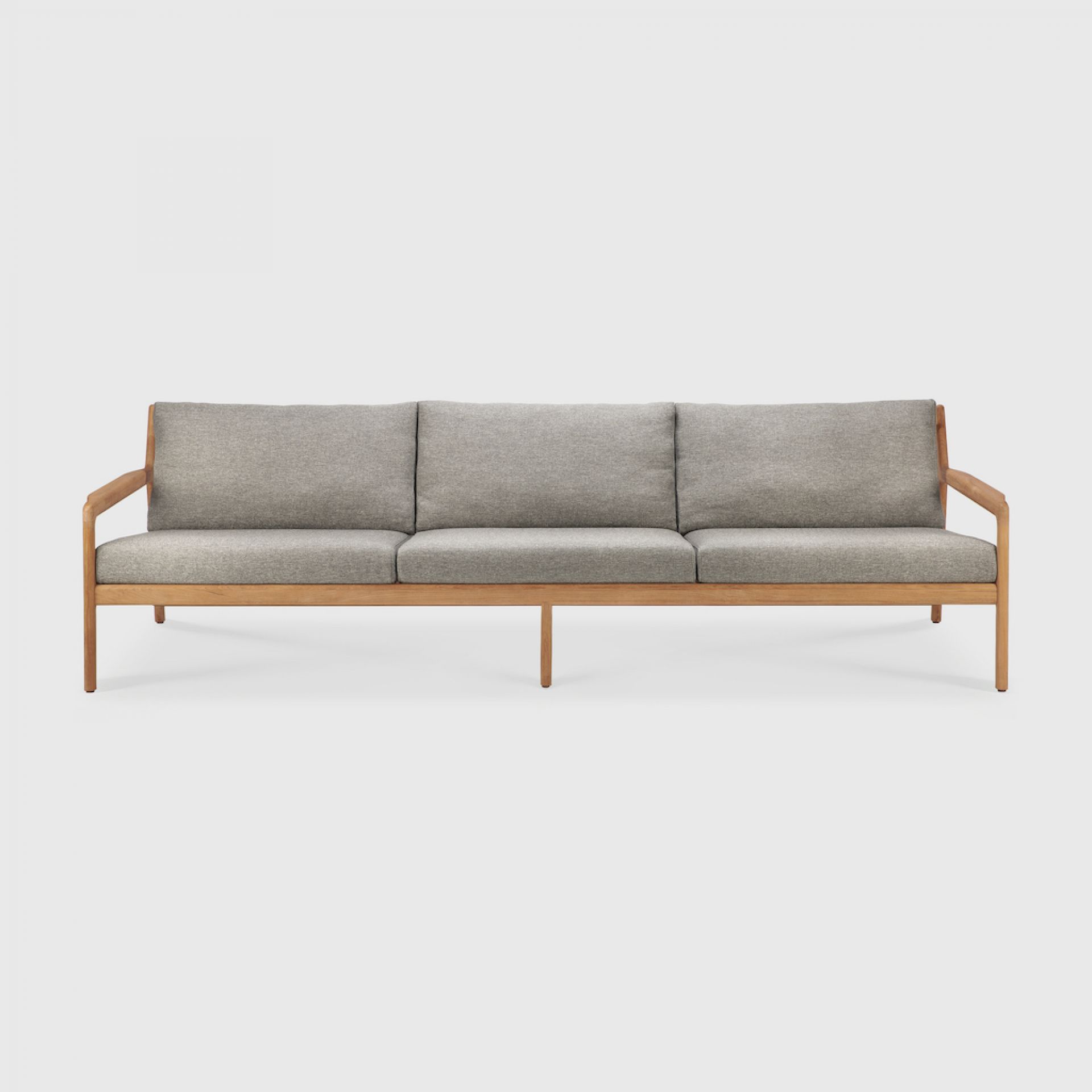 Jack Outdoor Sofa: Ethnicraft 3-Sitzer Sofa aus Teakholz mit grauen Kissen für den Garten.