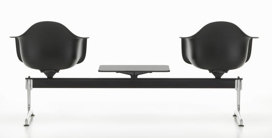 Eames Plastic Armchair RE auf Traverse Vitra