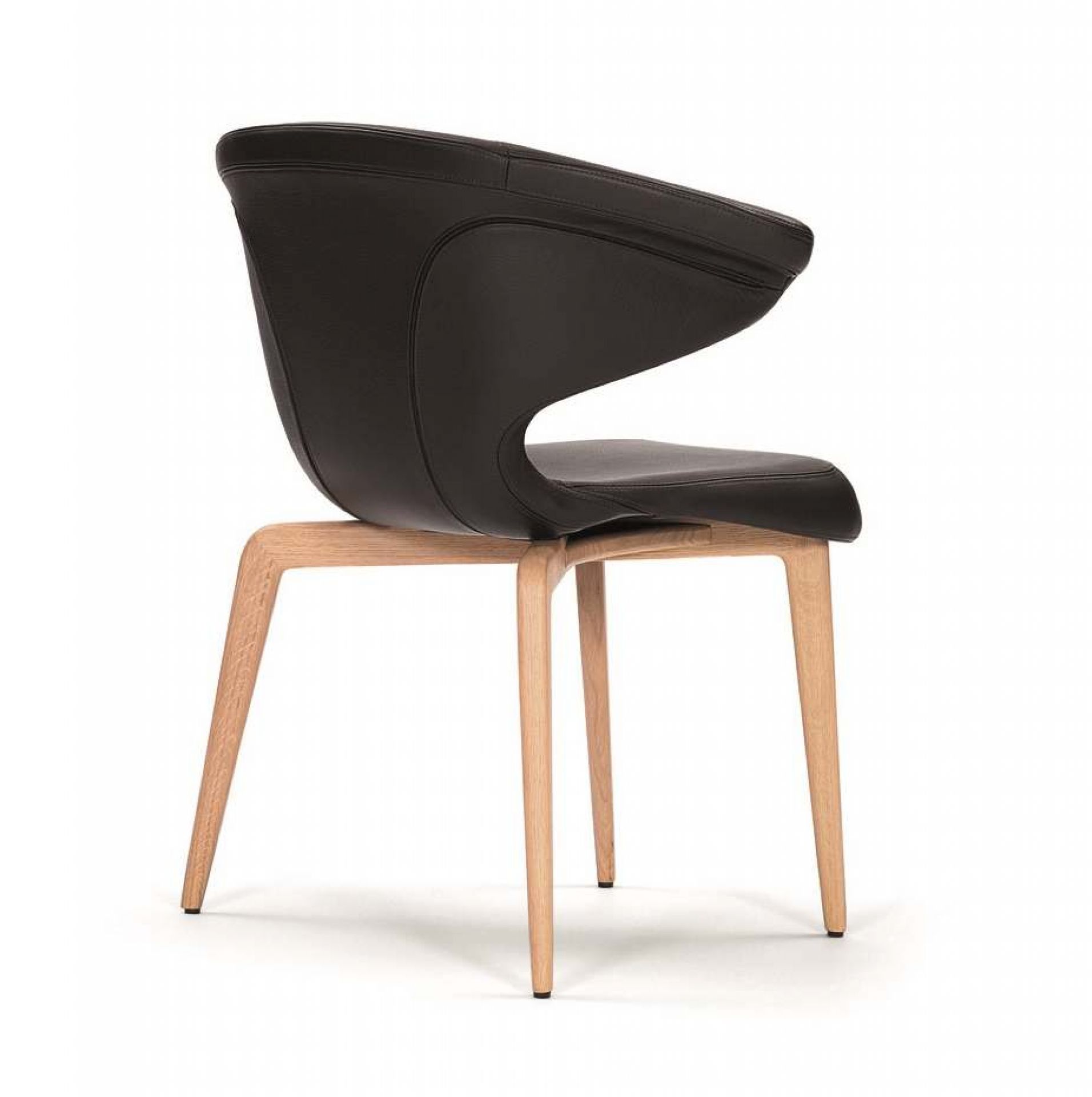 Schwarzer Munich Armchair Stuhl von ClassiCon mit Holzbeinen, Ansicht von hinten. Designstuhl für Esszimmer.