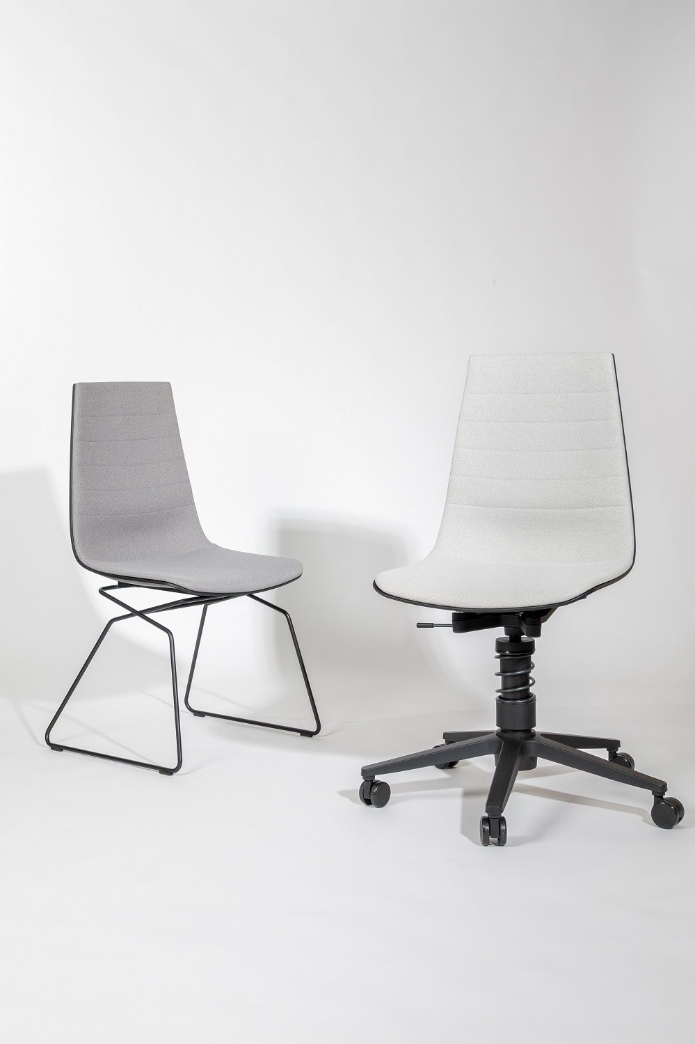 Linu Task Conference Konferenzstuhl mit Federbein Aeris