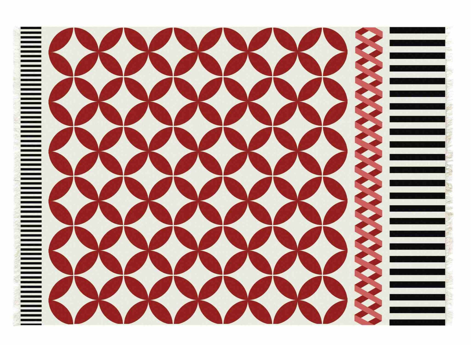 Kilim Catania Teppich mit rotem Blütenmuster, schwarzen Streifen und dekorativer Borte.