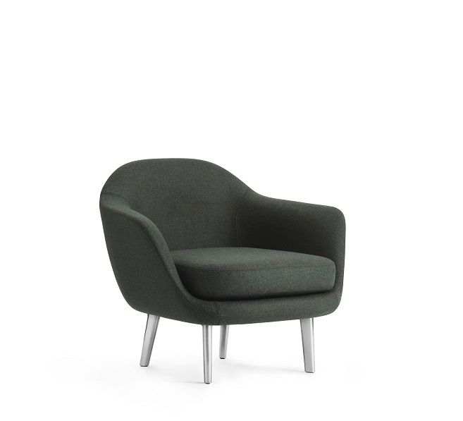 Dunkelgrüner Sum Lounge Armchair Sessel von Normann Copenhagen mit silbernen Beinen.
