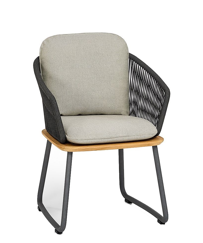 Denia Dining Sessel Outdoor mit Zori Matcha Polster, Weishäupl Gartenmöbel für Terrasse und Balkon.