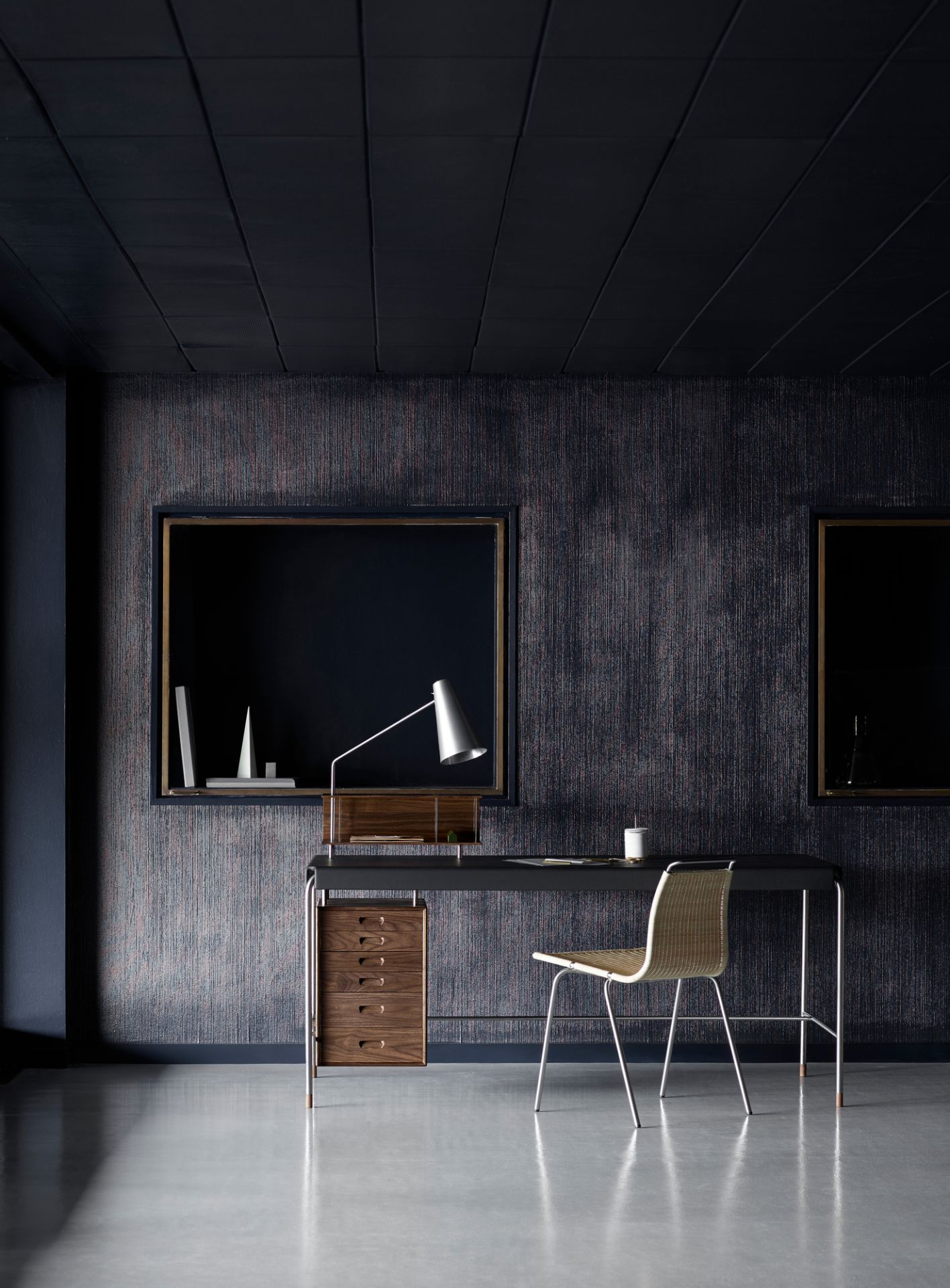 AJ52 Society Table von Carl Hansen & Søn, geölter Walnuss Schreibtisch mit Schubladen.