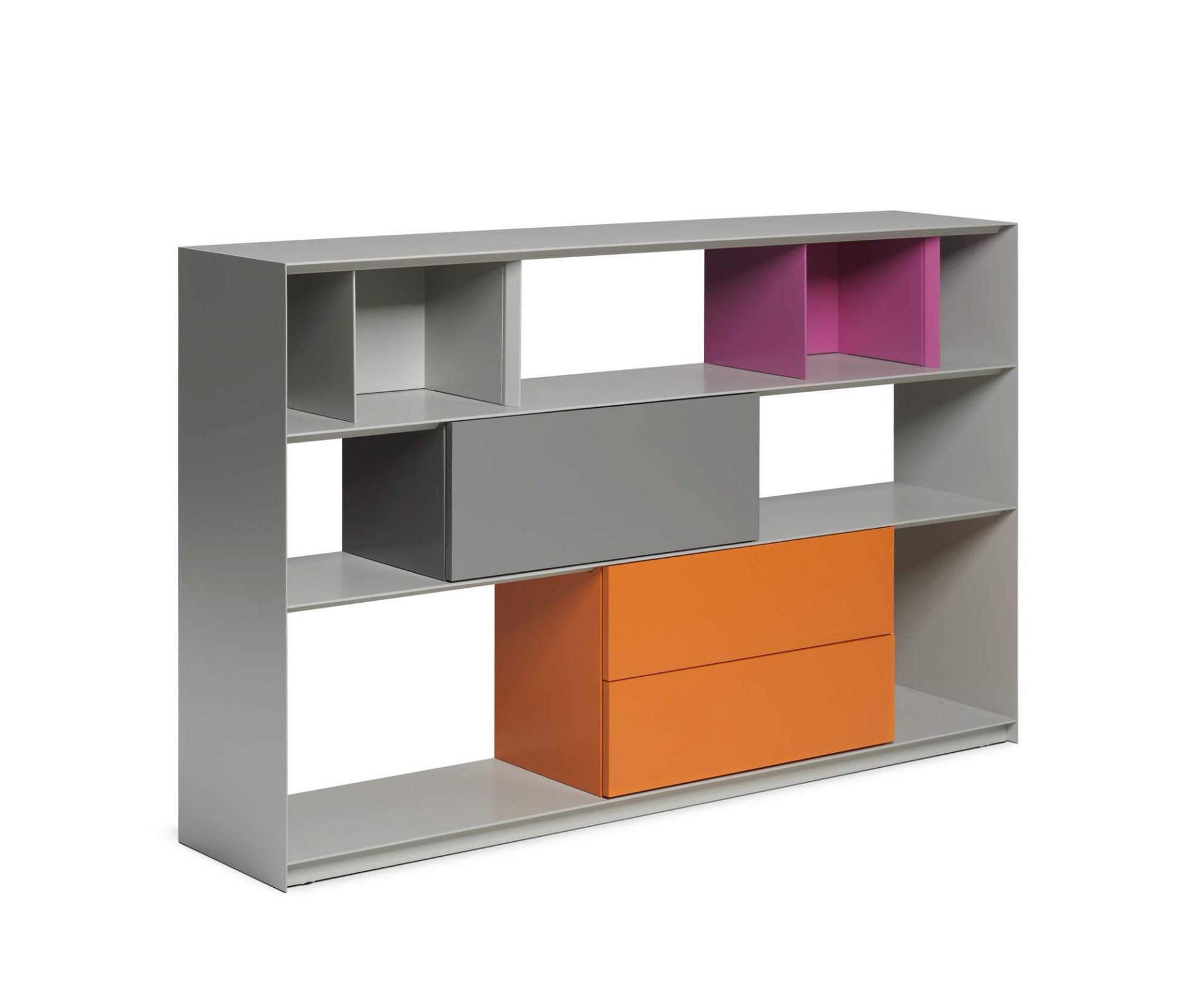 Stack Sideboard von Müller Möbelfabrikation: Modernes Regalsystem in Grau, Orange und Pink mit Schubladen.