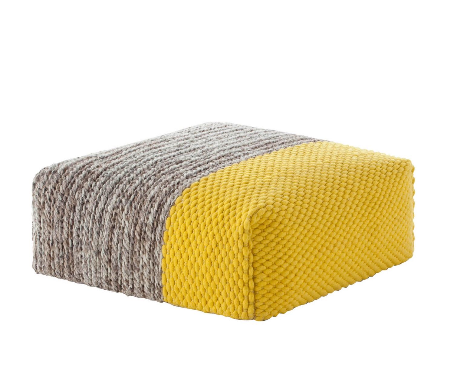 Mangas Space Pouf Hocker: Quadratischer, gestrickter Sitzhocker in Gelb und Grau.