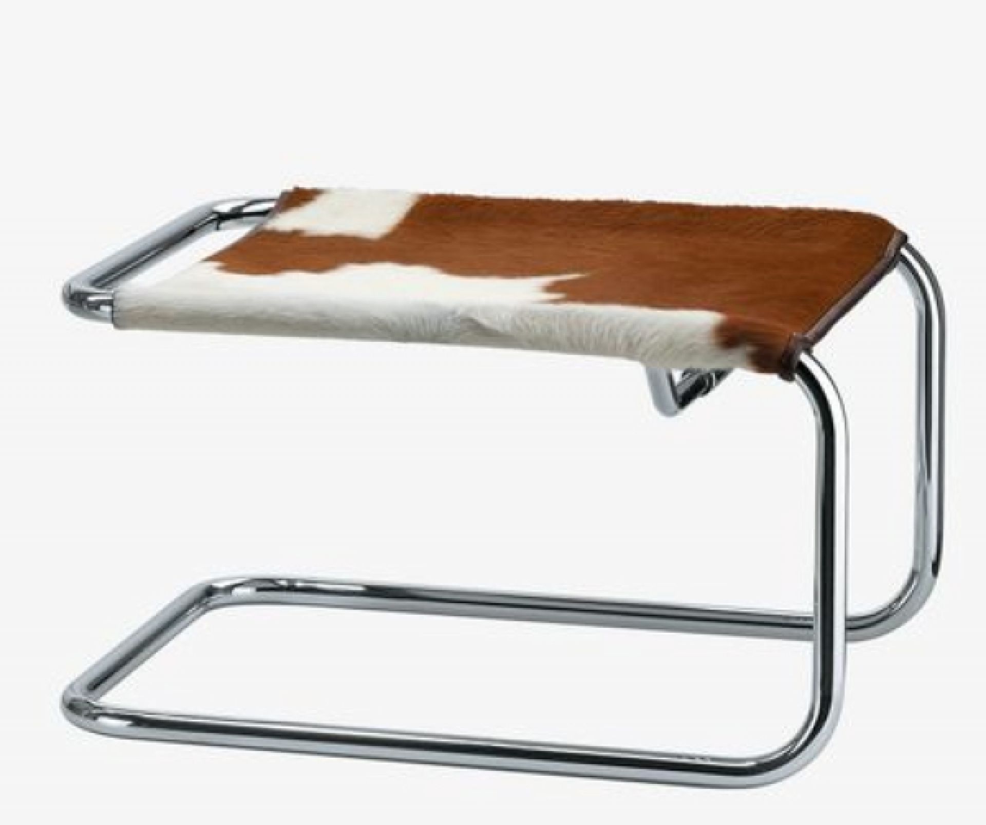 S 35 LV Thonet Sessel: Detailansicht des Sitzes mit Kuhfellbezug und verchromtem Stahlrohrgestell.