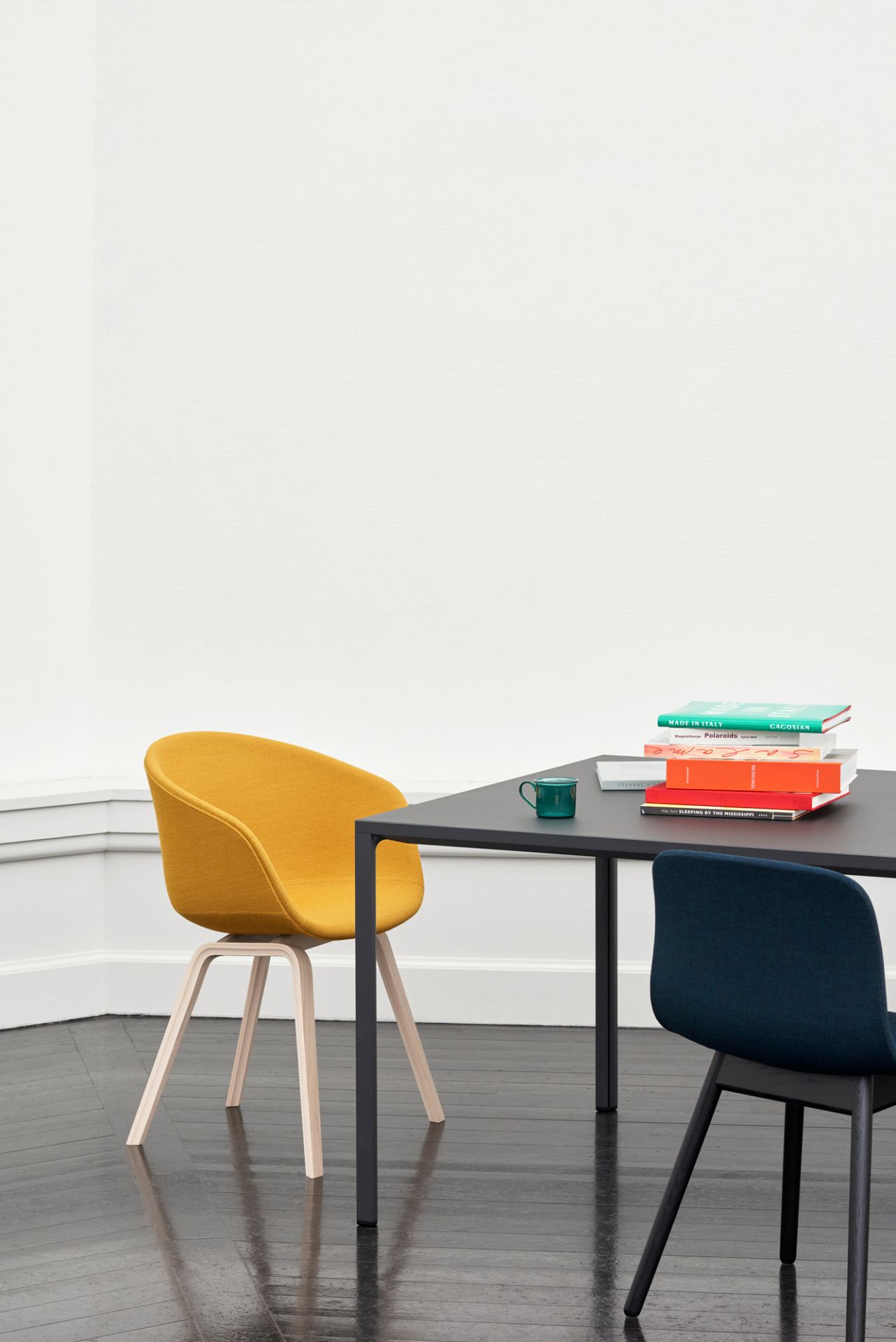 About A Chair AAC23 / AAC 23 Stuhl mit Vollpolster Hay