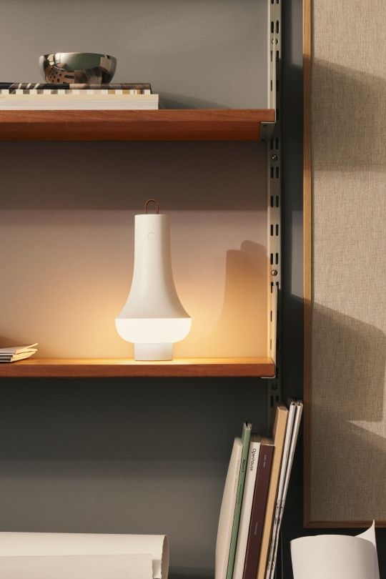 Tomoshi Portable Akkuleuchte / Tischleuchte Louis Poulsen