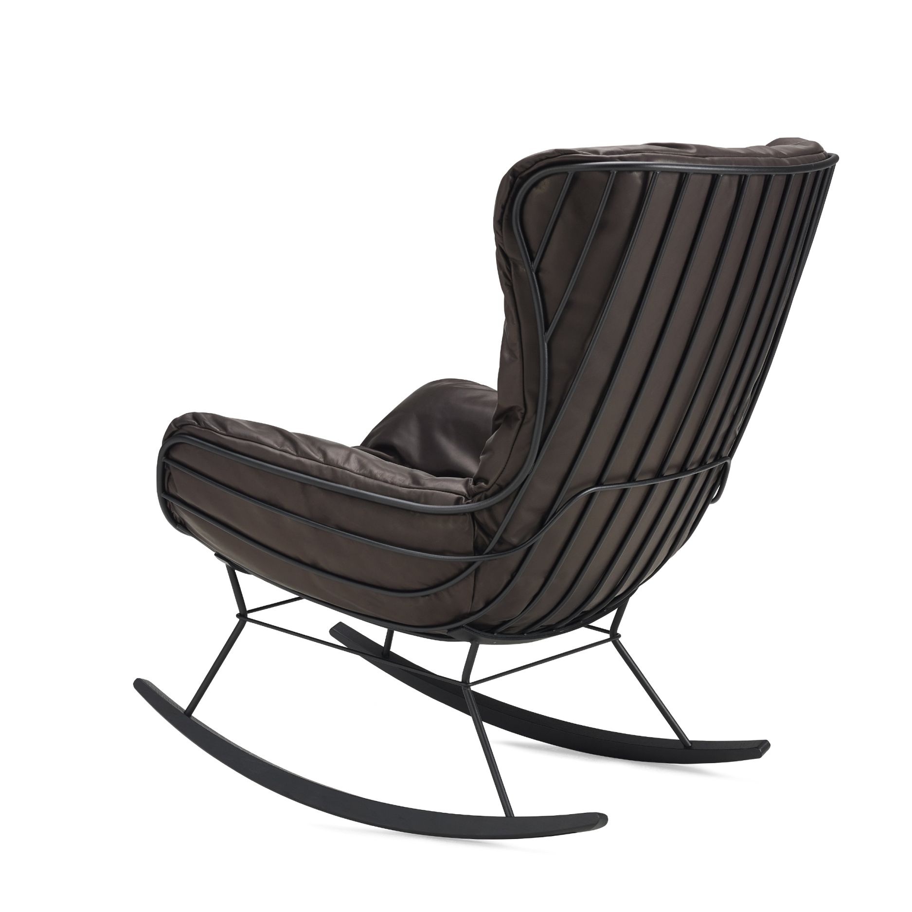 Leyasol Wingback Schaukelstuhl von Freifrau Manufaktur, braunes Leder, modernes Design, bequemer Sessel.
