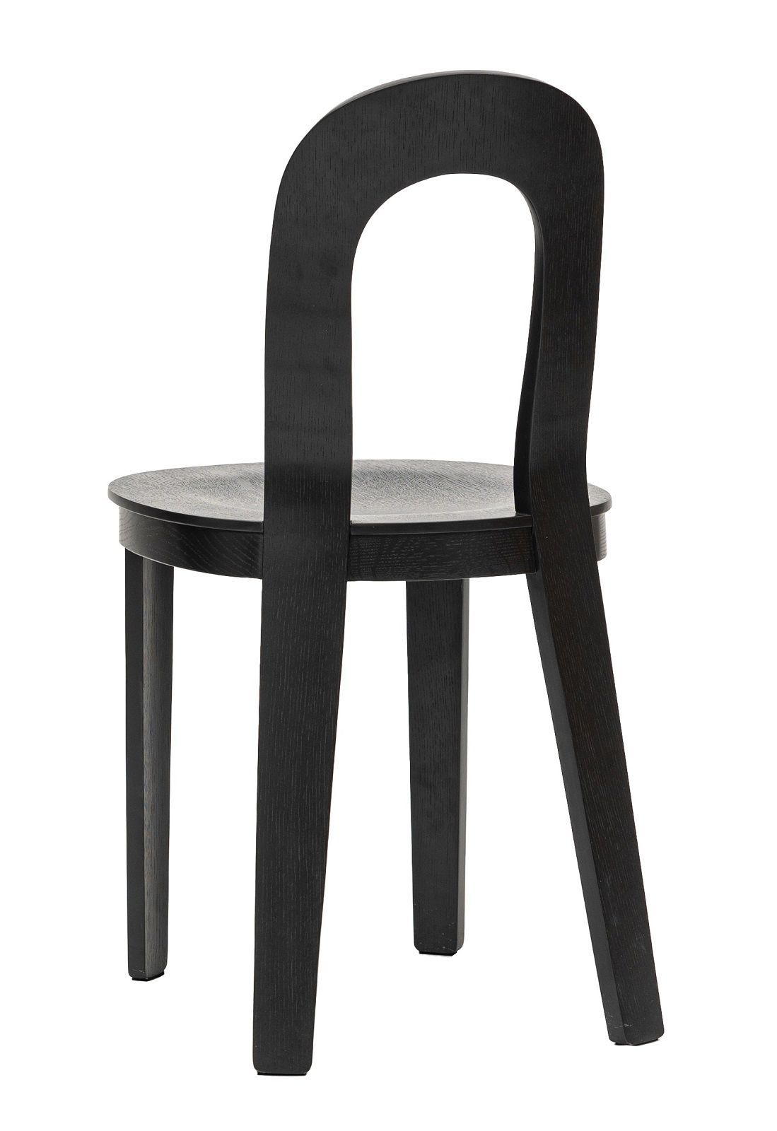 Schwarzer Olivia Stuhl von Design House Stockholm: Holzstuhl mit runder Sitzfläche und geschwungenem Rückenteil.