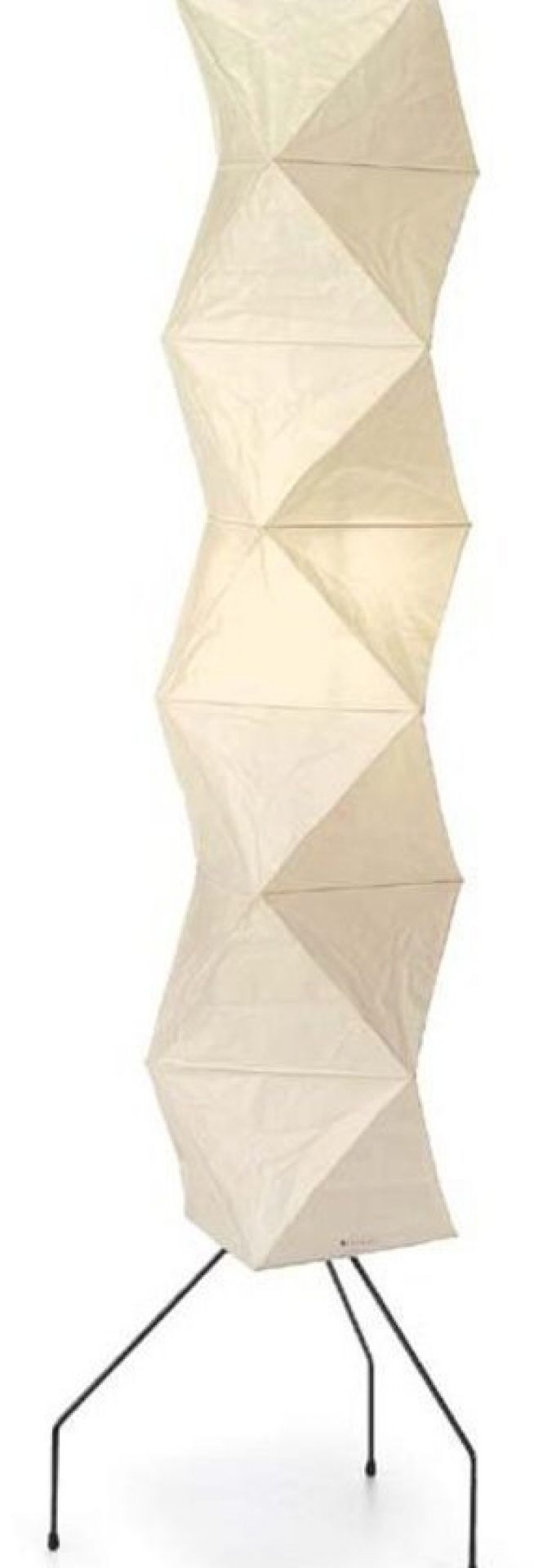 Akari Stehleuchte mit geometrischem Lampenschirm aus Papier und schwarzem Metallfuß. Designleuchte für Wohnzimmer.